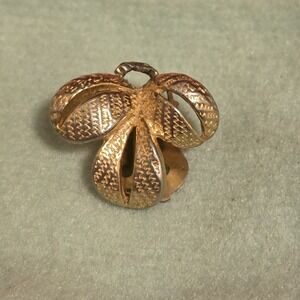 Vintage Elsa Schiaparelli Gold Tone Trefoil Signed Clip Earring (Single)